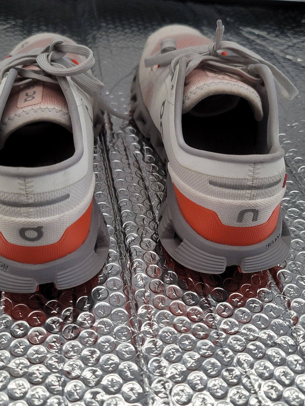 On Running Cloud Women's Running Shoes in Light Gray and Coral - Picture 2 of 8